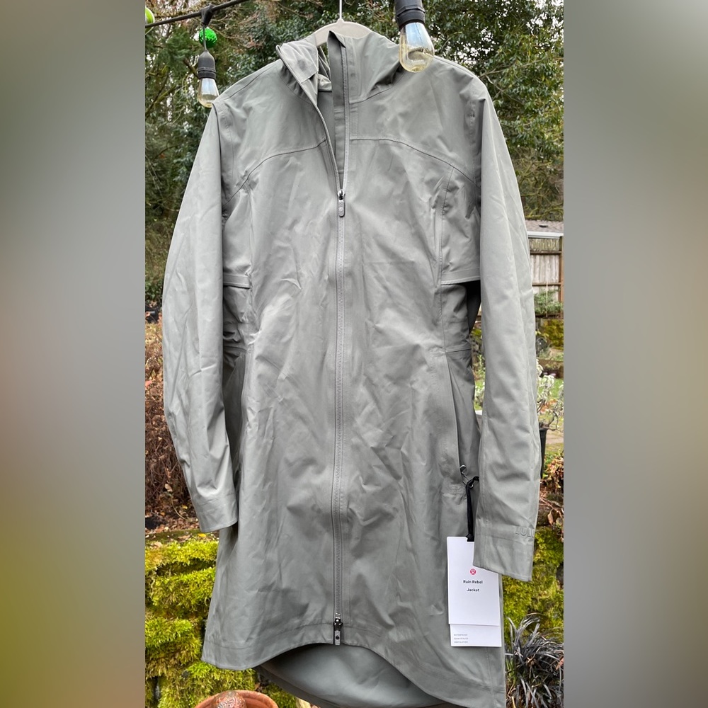Lululemon NWT Rain Rebel Jacket size 6
